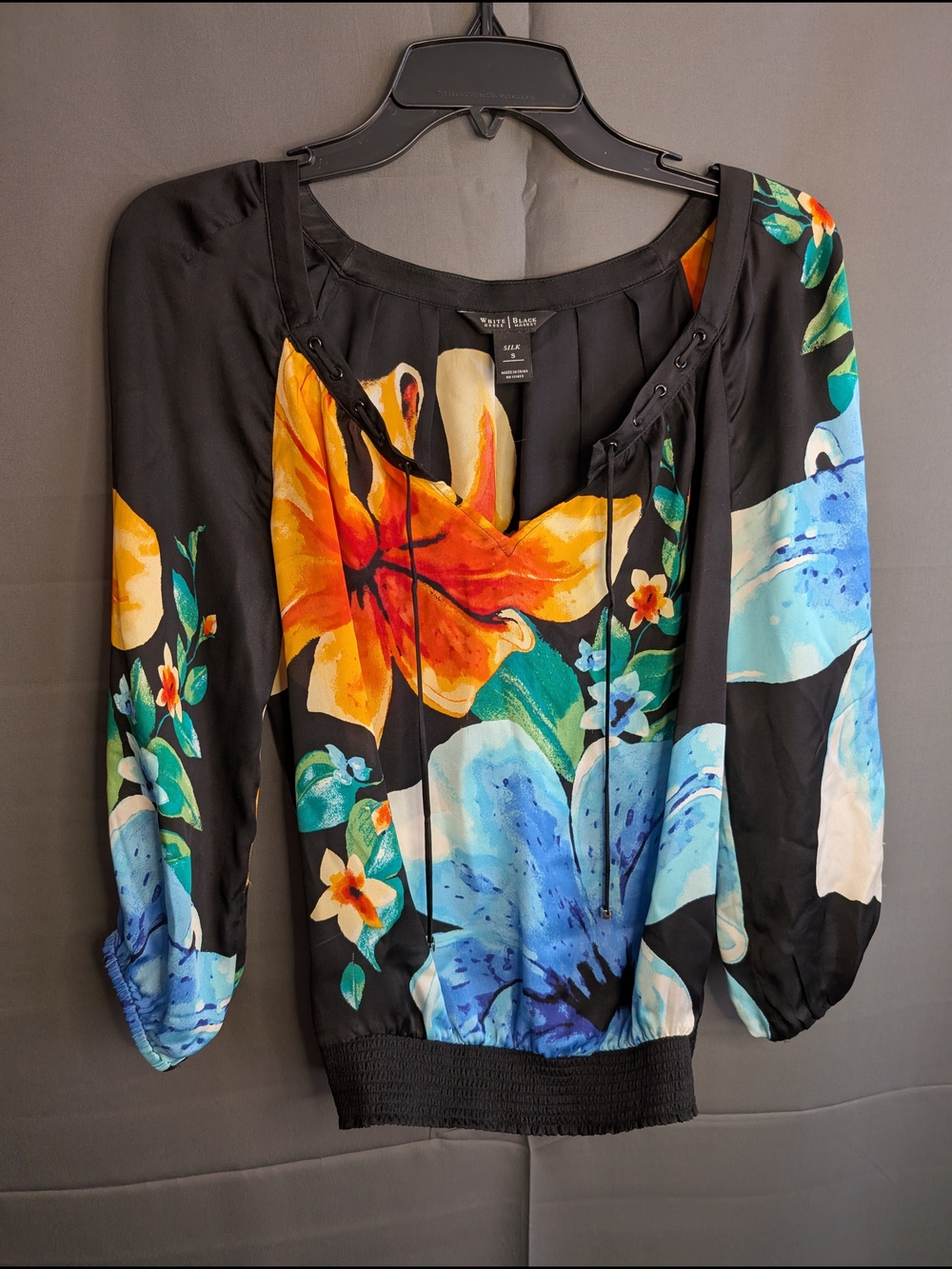 White House Black Market Floral Blouse w/ Blue & Orange Blooms 100% Silk .. B